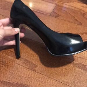 guess pumps
